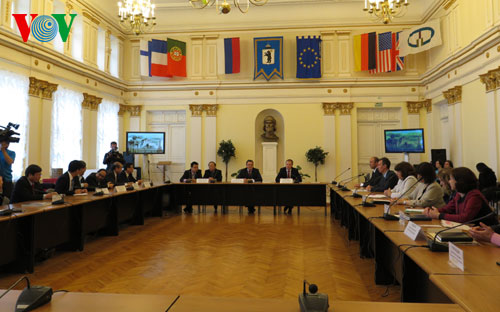 ອີຢິບຕົກເຂົ້າສູ່ສະພາບການໃຊ້ຄວາມຮຸນແຮງແລະການແບ່ງແຍກພາຍຫຼັງເກີດກະແສຟອງແຫ່ຂະບວນປະທ້ວງໜຶ່ງປີ